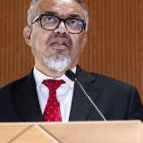 Le directeur général de l'Organisation mondiale de la santé (OMS) Tedros Adhanom Ghebreyesus estime possible que les discussions sur une annexe à l'accord contre les pandémies aboutissent d'ici mai prochain à Genève (archives). KEYSTONE/MAGALI GIRARDIN